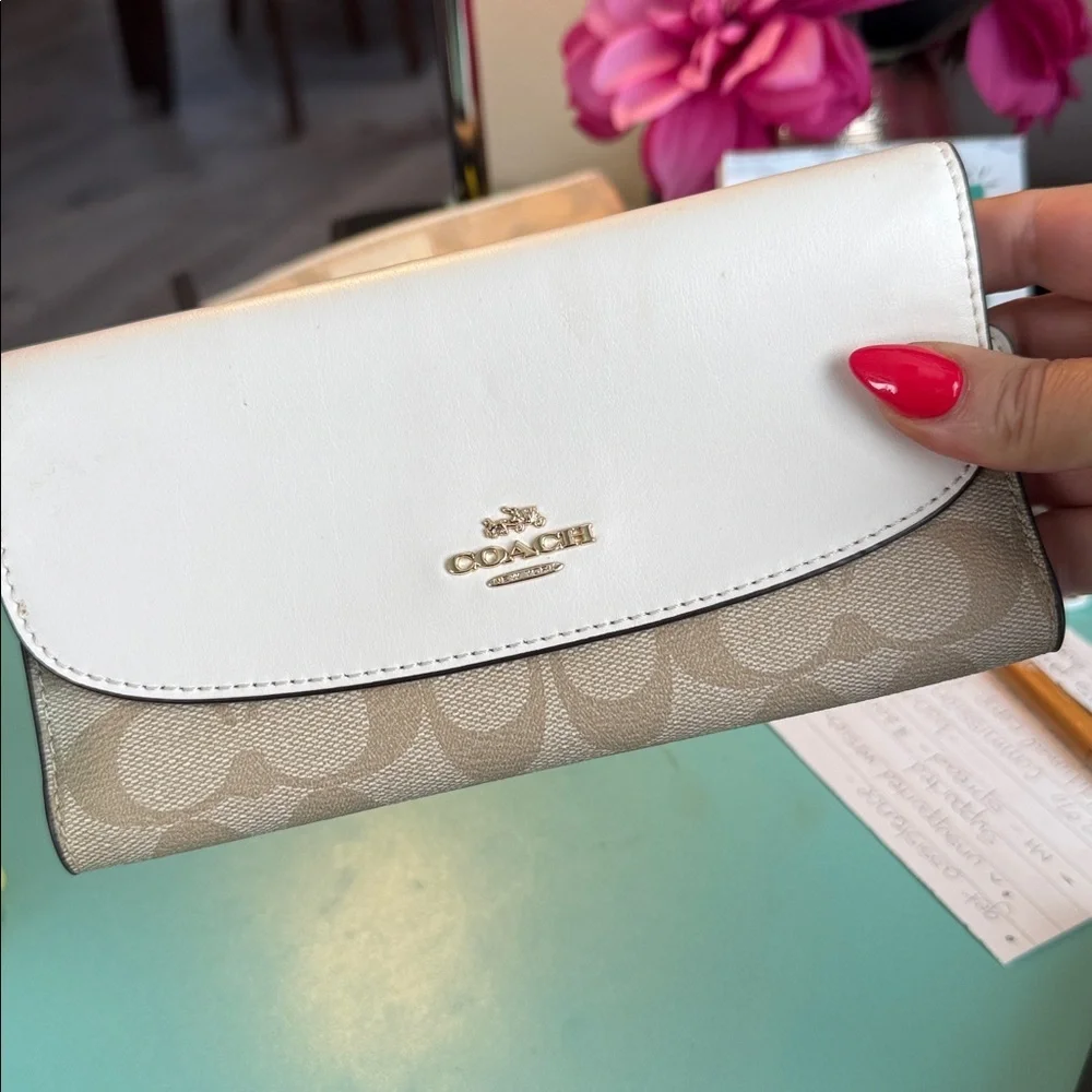 Coach White and Cream Women's Wallet fold leather coin card clutch wristlet